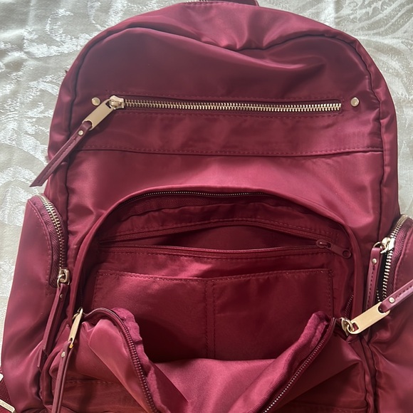 Dark red backpack with gold zippers - Picture 6 of 10